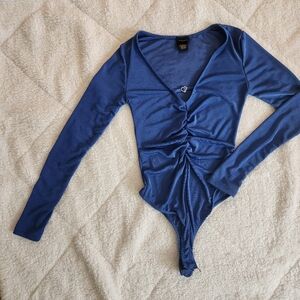Women's Size Small Rue 21 blue long-sleeve bodysuit features v-neck with Charm